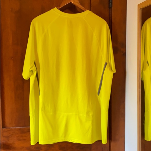 Old Navy Active tshirt men’s XL - Picture 4 of 8